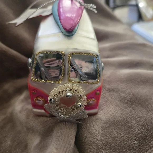 🔥 2/$9 or 3/$13 Pink Surfing Van Ornament - Picture 4 of 6